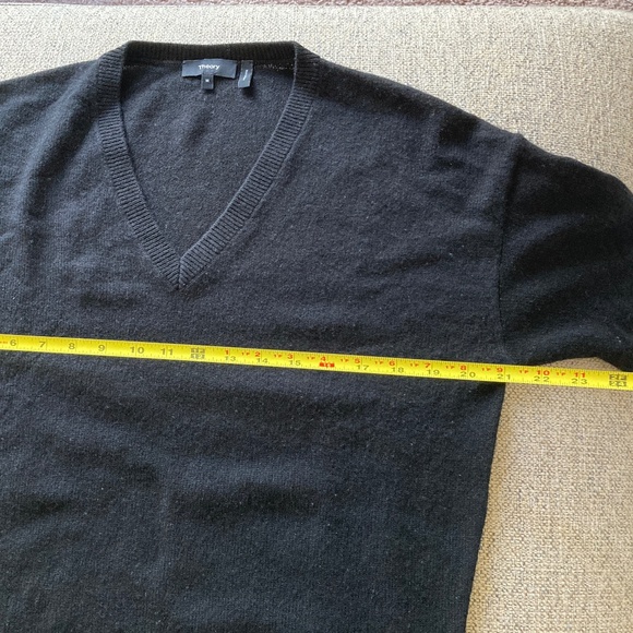 Theory 100% Cashmere V-Neck Sweater in Black size M - Picture 7 of 9